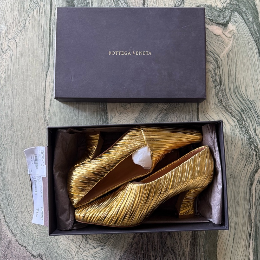 Bottega Veneta Gold Almond Metallic Bark Pumps - Picture 5 of 6